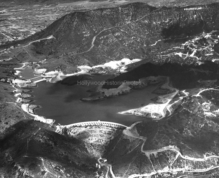 Hollywoodland Sign 1936 Aerial view of Lake Hollywood wm.jpg